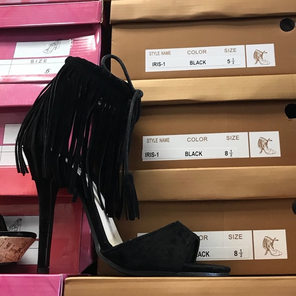 $15 🖤 Fringe open toe sandals heels - Picture 3 of 3